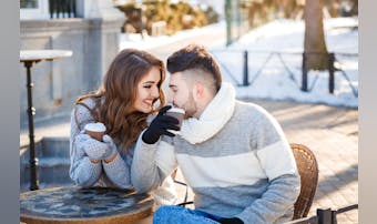 付き合って一年記念日に何をする?過...