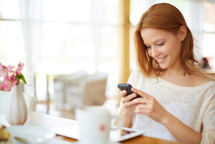 恋愛依存症な女性の特徴10個 原因を見つけて依存体質を治す方法 Smartlog 恋愛依存症な女性の特徴10個 原因を見つけて依存体質を治す方法 Smartlog
