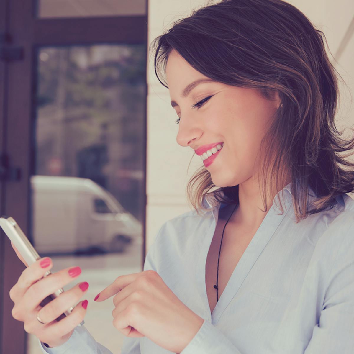 好きな人と電話したい 女性から男性にかける時の上手な誘い方や話題 注意点まで解説 Smartlog 好きな人と電話したい 女性から男性にかける時の上手な誘い方や話題 注意点まで解説 Smartlog