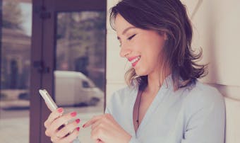 彼氏と電話したい時の誘い方とは 時間帯 頻度 盛り上がる内容を解説 Smartlog