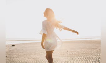 透明感のある女性の特徴とは?男にモ...