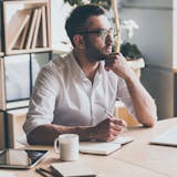 独り言が多い人の心理5選。ぶつぶつと無意識...