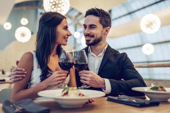 初デートは食事だけが無難 誘う時間帯からお店選びや会話の話題まで大公開 Smartlog