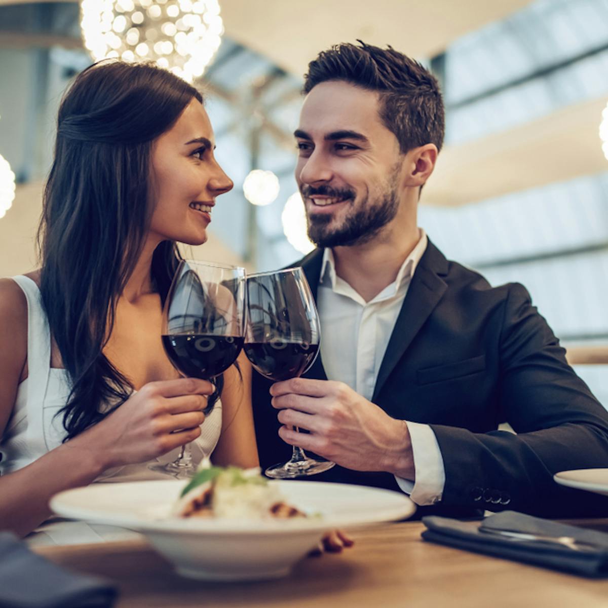 付き合う前の初デートは食事だけが無難 夜ご飯のお店選びから会話ネタまで大公開 Smartlog 付き合う前の初デートは食事だけが無難 夜ご飯のお店選びから会話ネタまで大公開 Smartlog