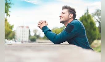 ポジティブな人の特徴とは?ネガティ...