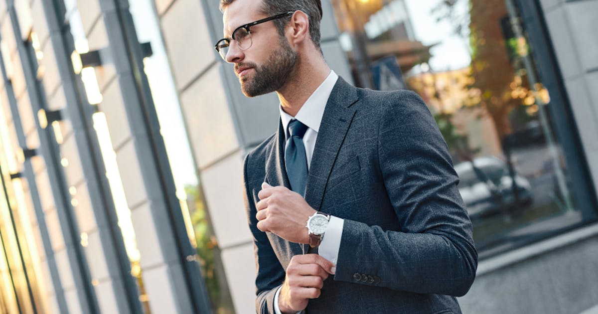 スーツ男子が女にモテる魅力とは キュンとする5つのかっこいい仕草を紹介 Smartlog スーツ男子が女にモテる魅力とは キュンとする5つのかっこいい仕草を紹介 Smartlog