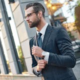 スーツ男子が女にモテる魅力とは|キュンとす...