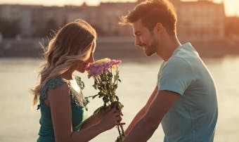 付き合ってないのにスキンシップする男は本気 本命か見極める方法を大公開 Smartlog