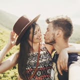 男友達がキスする心理とは。本気と遊びを見分...
