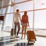 彼氏との初旅行!おすすめの行き先や持ち物リスト、服装の注意点は?