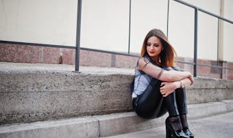 不倫をする男性の特徴 心理 本気で好きな女にする行動とは Smartlog