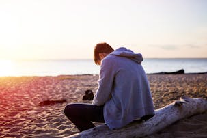 元カノを忘れたい 未練が残る理由や辛い失恋を忘れる対処法とは Smartlog 元カノを忘れたい 未練が残る理由や辛い失恋を忘れる対処法とは Smartlog