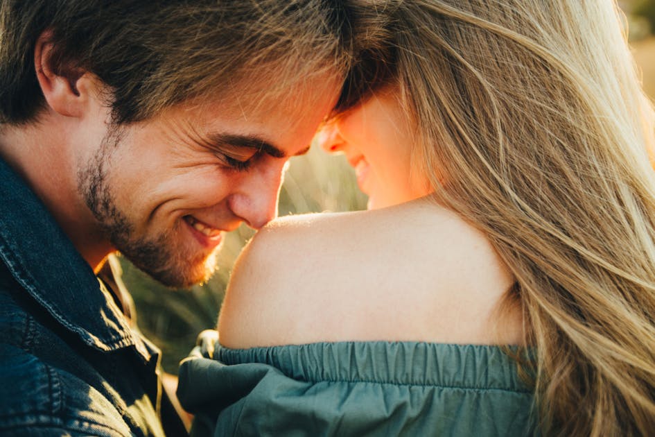 彼氏が喜ぶ18のこと 男性が喜ぶおすすめの言葉やlineの送り方とは Smartlog 彼氏が喜ぶ18のこと 男性が喜ぶおすすめの言葉やlineの送り方とは Smartlog