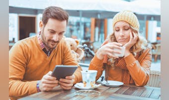 彼氏の気持ちがわからない時は別れる 気持ちを確かめたい時の対処法を紹介 Smartlog 彼氏の気持ちがわからない時は別れる 気持ちを確かめたい時の対処法を紹介 Smartlog