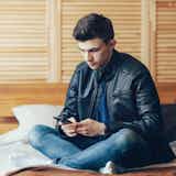 連絡不精な男性の心理 理由とは 連絡してこない彼氏への対処法を紹介 Smartlog 連絡不精な男性の心理 理由とは 連絡してこない彼氏への対処法を紹介 Smartlog