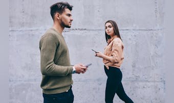 傲慢な人の特徴とは プライドが高い性格の原因や接し方のコツを解説 Smartlog 傲慢な人の特徴とは プライドが高い性格の原因や接し方のコツを解説 Smartlog