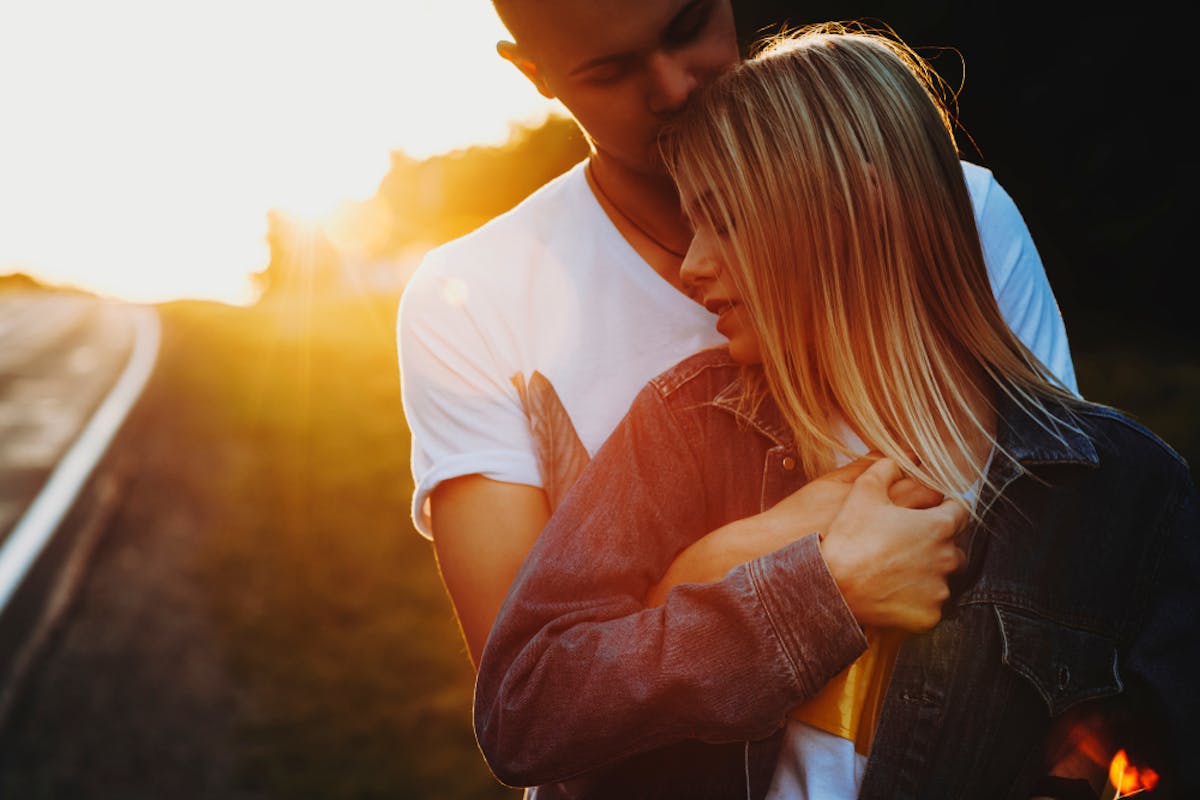 彼氏の元カノが気になる女性へ 元カノの話をする彼氏の心理 対処法を解説 Smartlog