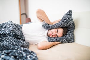 一緒に寝る時に彼氏がされて嬉しいこと 添い寝する時のマナーを解説 Smartlog