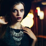 ミステリアスな人の意味とは?謎な男女の特徴...