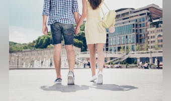 がたいがいい女はモテない 体格がいい女性が華奢に見えるコーデとは Smartlog がたいがいい女はモテない 体格がいい女性が華奢に見えるコーデとは Smartlog