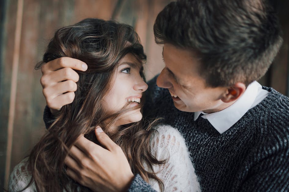 男性が頭を撫でるのはなぜ 関係や撫で方で変わる男性心理と理由とは Smartlog 男性が頭を撫でるのはなぜ 関係や撫で方で変わる男性心理と理由とは Smartlog