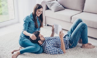 彼氏をどんどん好きになる理由は 何度も惚れ直す魅力的な男性の特徴を解説 Smartlog