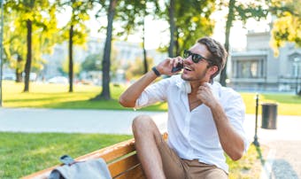 彼氏と電話したい時に可愛く甘えるコツ 電話の頻度やおすすめの話題も解説 Smartlog