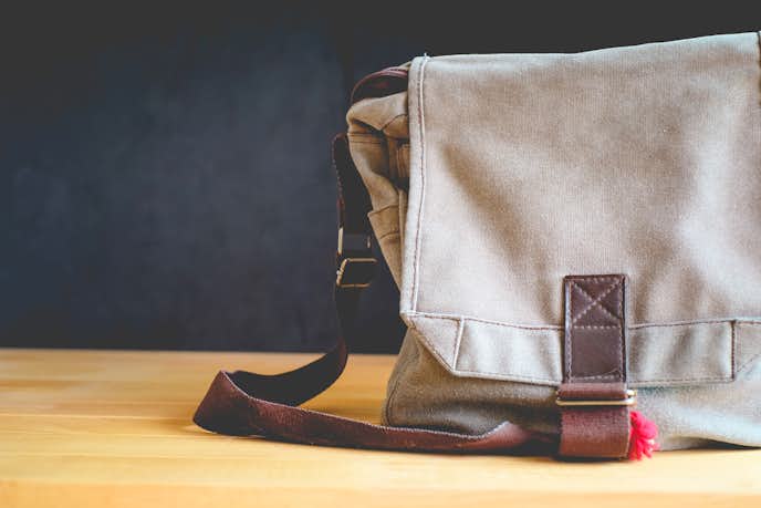 メッセンジャーバッグのおすすめ15選 メンズに人気のブランドまで詳しく解説 Smartlog メッセンジャーバッグのおすすめ15選 メンズに人気のブランドまで詳しく解説 Smartlog