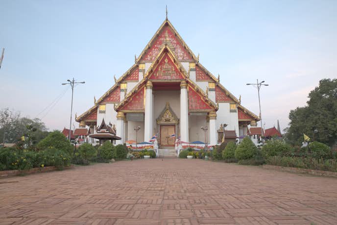 タイ・アユタヤの人気観光地「ウィハーン・プラモンコンボーピット」