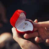 【プロポーズ】婚約指輪の人気ブランドTOP...