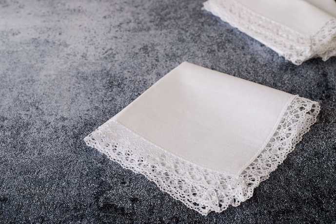 ハンカチのおすすめ宅配クリーニング3選。料金・期間・お手入れ方法まで解説