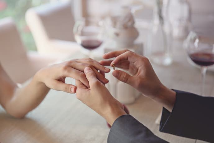プロポーズでプレゼントする婚約指輪
