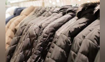 ダウンウェアの正しい保管方法。クリ...