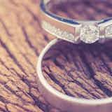 結婚指輪の値段相場とは？20代・30代・40代の二人に必要な費用を解説