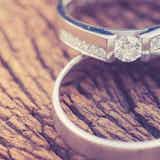 結婚指輪の値段相場とは?20代・30代・40代の二人に必要な費用を解説