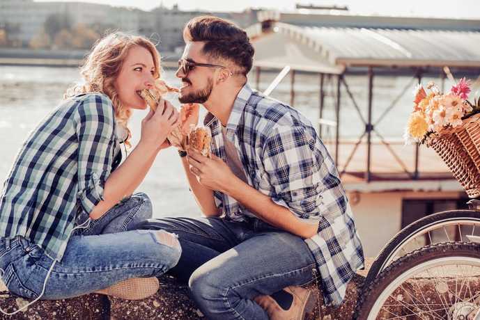 顔を近づけて話すのは「心のキョリも縮めたいから」#会話中 #脈ありサイン