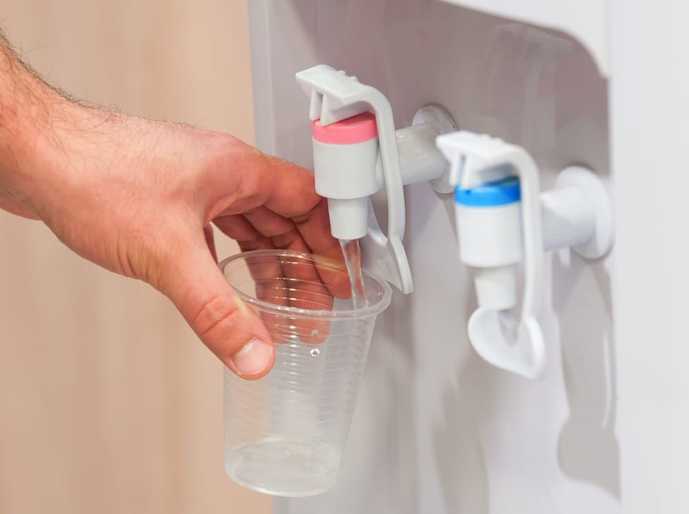 お湯が使えるウーターサーバー特集。温冷どちらも使えるおすすめサーバーとは。