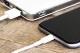 iPhone用モバイルバッテリーのおすすめ18選｜大容量＆ワイヤレスの充電器を紹介！