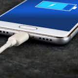 急速充電対応モバイルバッテリーのおすすめ24選。高出力のPD対応充電器も紹介!