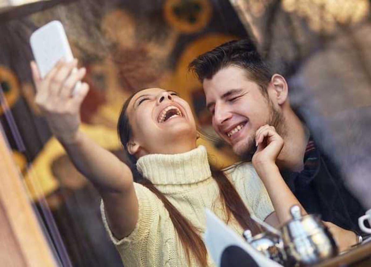 女性からのボディタッチは脈あり 隠された女性心理 部位別の意味を解説 Smartlog