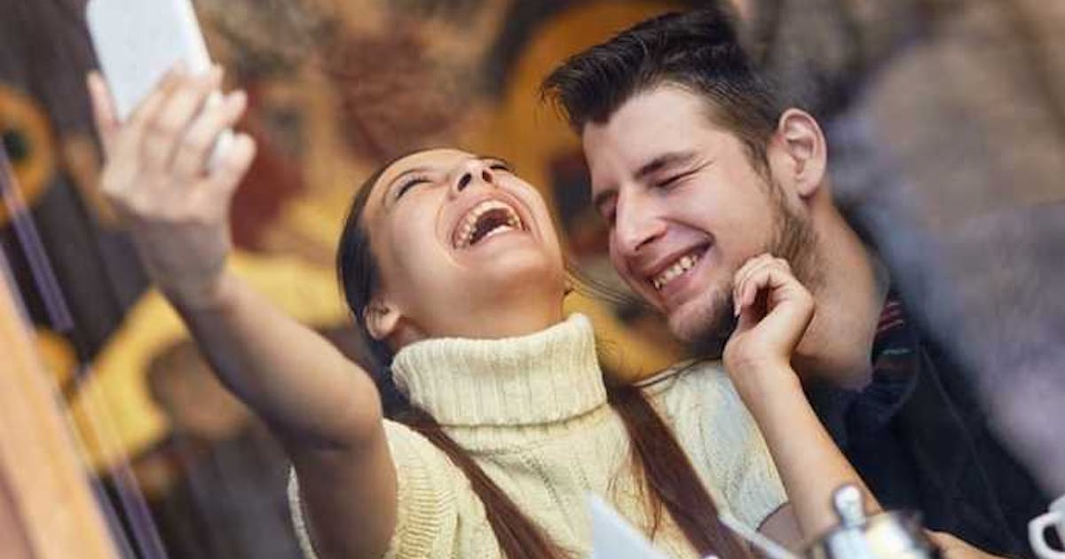 女性からのボディタッチは脈あり 隠された女性心理 部位別の意味を解説 Smartlog 女性からのボディタッチは脈あり 隠された女性心理 部位別の意味を解説 Smartlog