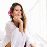 “あざとい女”とは?男にモテる特徴&あざと...