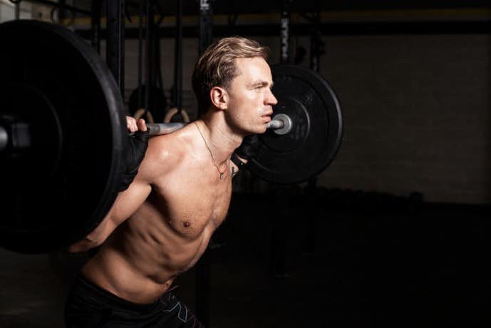 背筋を鍛えるダンベル筋トレメニュー 背中の筋肉の効果的な鍛え方とは Smartlog