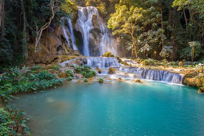 ラオスでおすすめの観光地はクアンシ―の滝