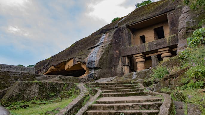 インドでおすすめの観光地はカンヘーリー石窟寺院