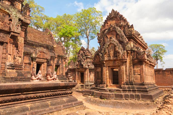 カンボジアでおすすめの観光地はバンテアイ・スレイ