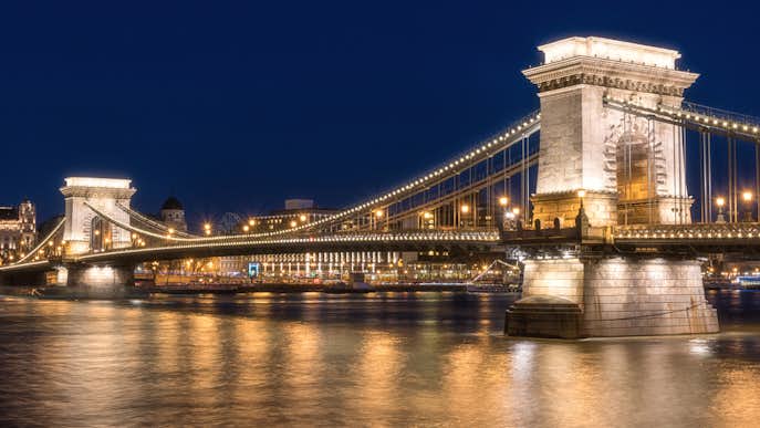 ハンガリーでおすすめの観光地はセーチェニー鎖橋