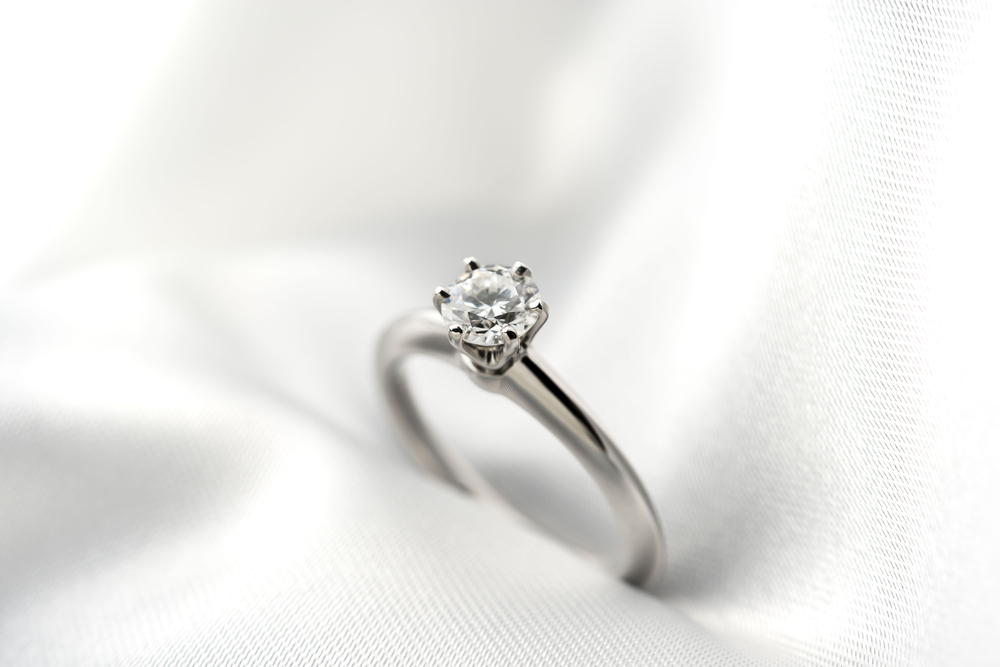 京都のおすすめ婚約指輪ブランド8選。エンゲージリングの価格相場も詳しく解説 | Smartlog