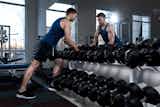 背筋を鍛えるダンベル筋トレメニュー｜背中の筋肉の効果的な鍛え方とは？