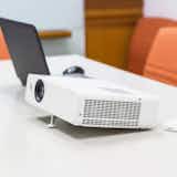 小型モバイルプロジェクターのおすすめ特集|室内/屋外で使える機種とは